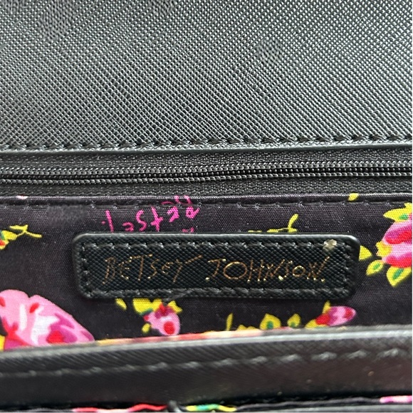 Betsey Johnson Crossbody Bag On Chain Black Clutch Pcckets Card Holders Logo - Picture 12 of 12